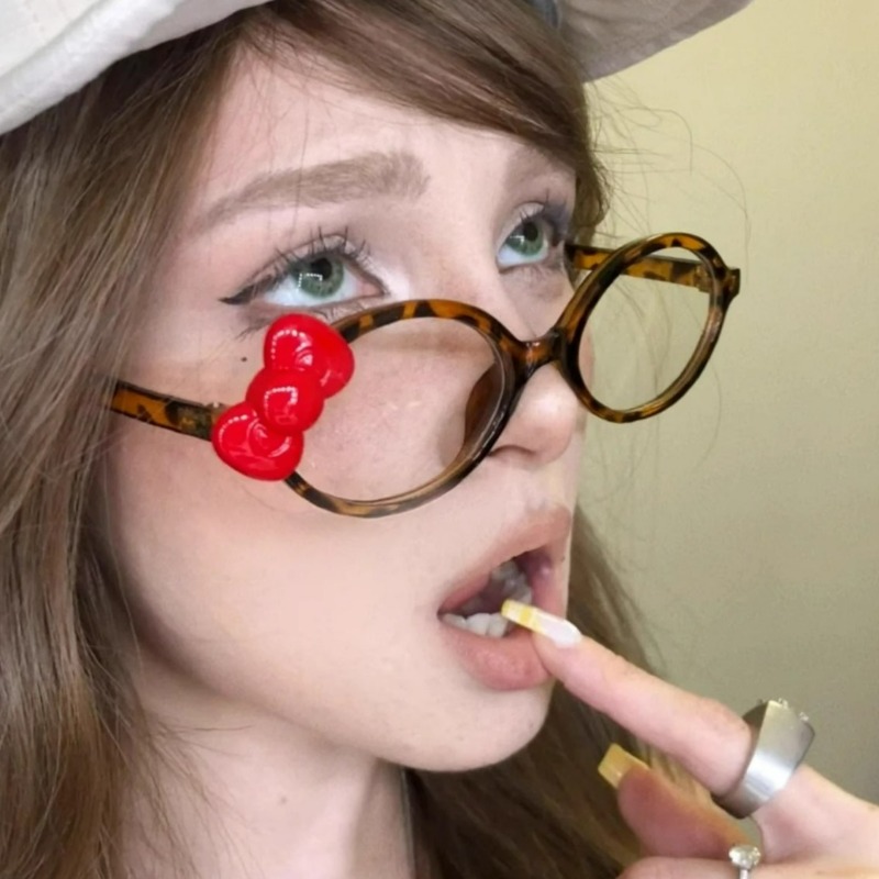 Y2K овальные очки с красным ба – обзор и цена Art Craft Glasses